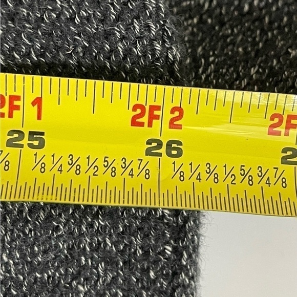 H & M zz med sweater in a black heather rounded neckline - Picture 6 of 13